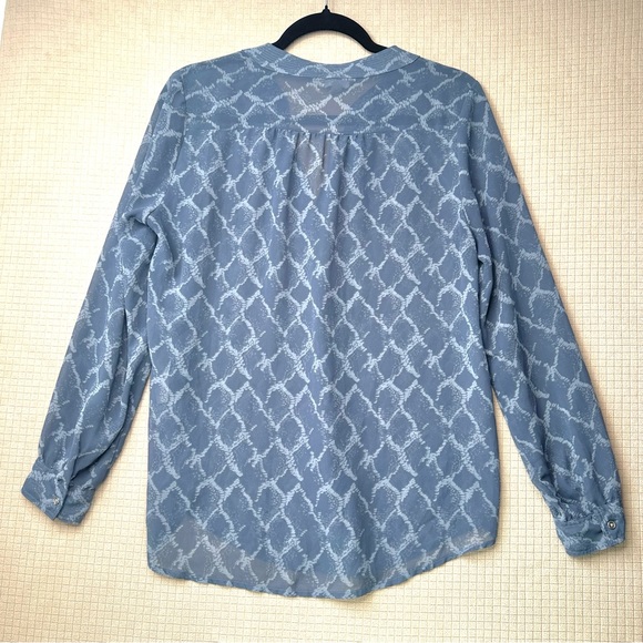 Banana Republic Satin Blouse Size S Blue Print Long Sleeve Sleeve Hidden Button - Picture 2 of 10